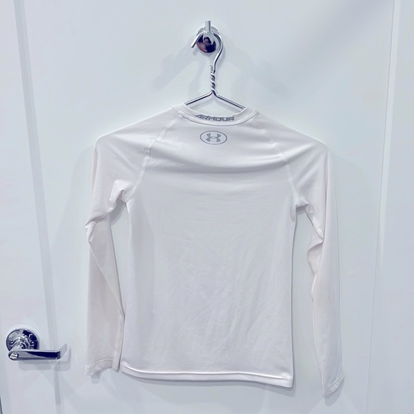 Under armor /UnderArmor/Athletic/ White Logo long-sleeve/ Pre-Loved/Youth Medium - Picture 4 of 6